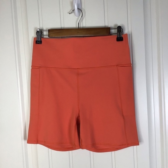 Vuori Studio Pocket Short in Grapefruit. - Picture 2 of 4